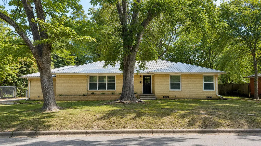 116 Thunderbird Dr, Athens, TX 75751 - #1
