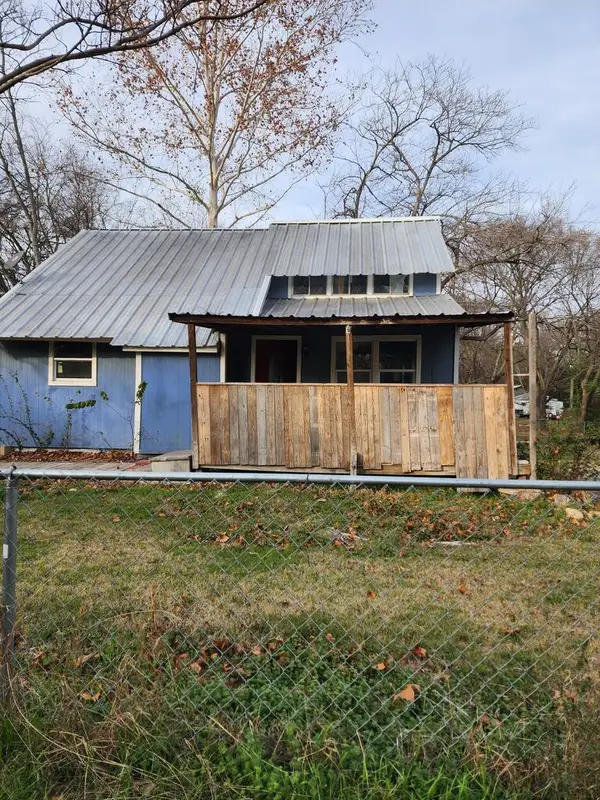 121 Dardenwood Way, Payne Springs, TX 75156