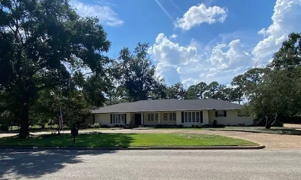 702 Mulberry Dr, Athens, TX 75751