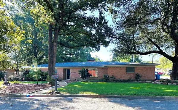 413 Davis Dr, Athens, TX 75751