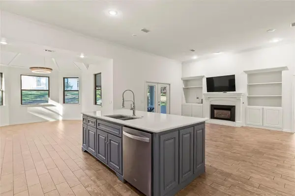 409 Oak Creek Dr, Tool, TX 75143