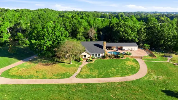 1001 Rolling Dr, Athens, TX 75751
