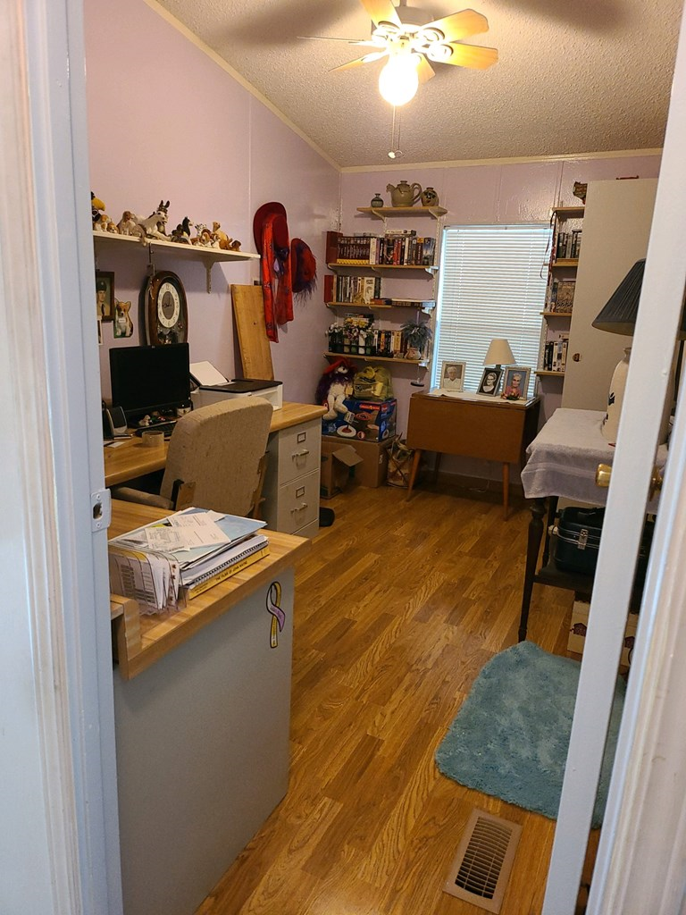 421 Bush St, Seven Points, TX 75143 - Image #2