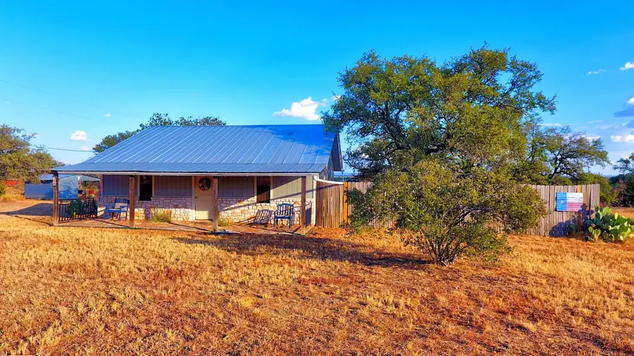 384 Wild Oak Drive, Llano, TX 78643 - Image #2