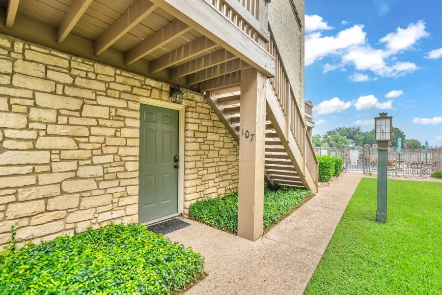 509 Short Circuit, Horseshoe Bay, TX 78657 - Image #2