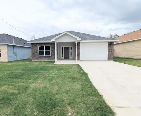 1708 E Ave G, Lampasas, TX 76550