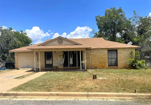 409 W Wallace, Llano, TX 78643-0000