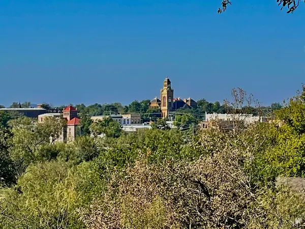 408 E Tarrant Street, Llano, TX 78643