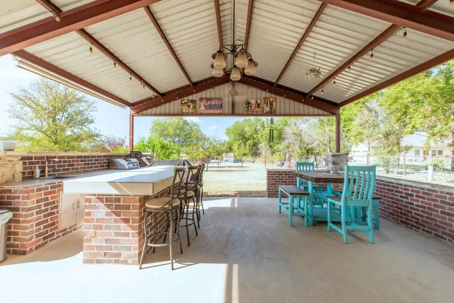 1707 E 4th Street, Lampasas, TX 76550 - Image #2