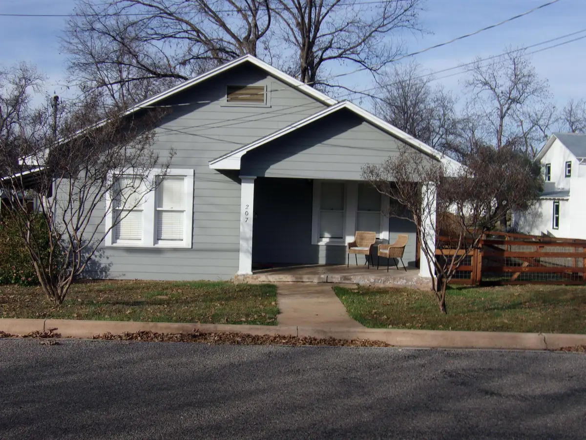 207 E Wallace, Llano, TX 78643 - Image #1