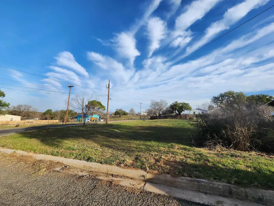 1908 Moore Street, Llano, TX 78643 - Image #2