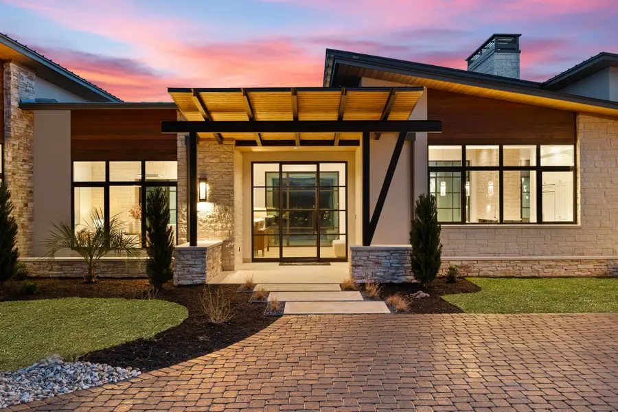 1047 Overlook Pkwy Parkway, Horseshoe Bay, TX 78657 - Image #2