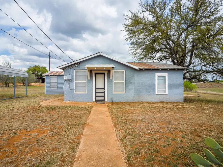 509 E Austin St, Llano, TX 78643 - Image #2