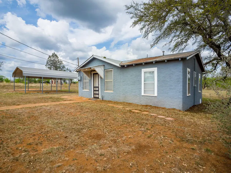509 E Austin St, Llano, TX 78643 - Image #3