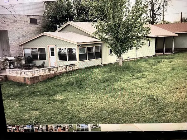 569 Ellen Williams Loop, Kingsland, TX 78639