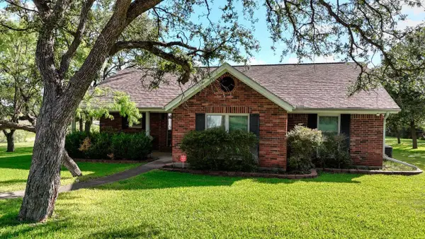 220 W Lakecrest Drive, Bluffton, TX 78607