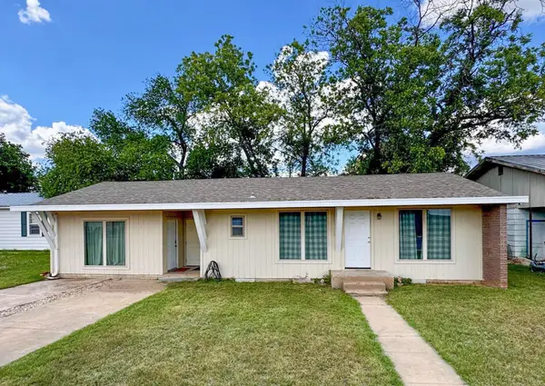 1107 E Brown Street, Llano, TX 78643