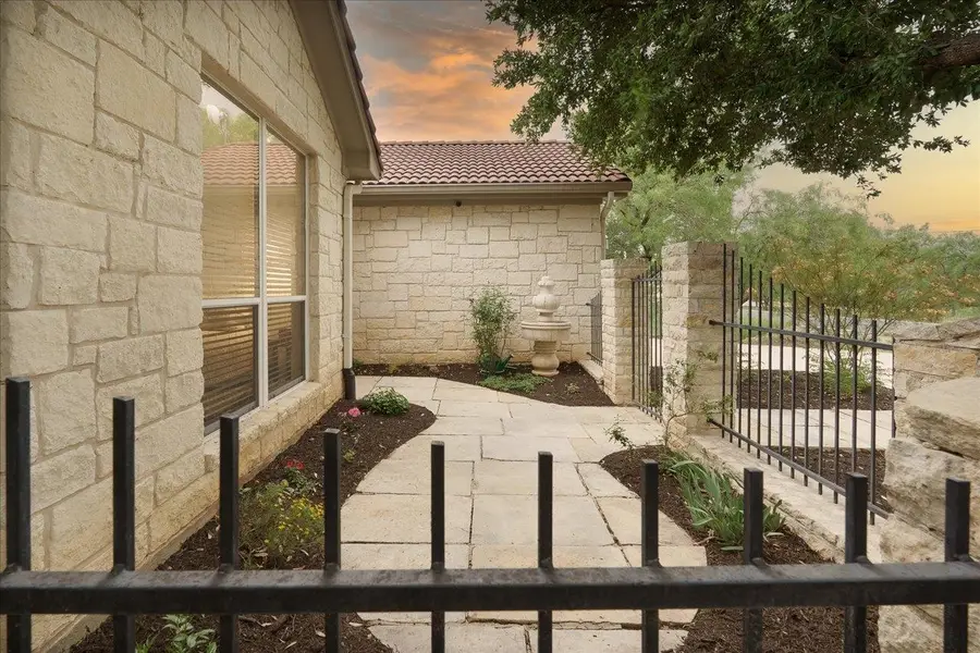 203 W Hi Circle, Horseshoe Bay, TX 78657 - Image #3