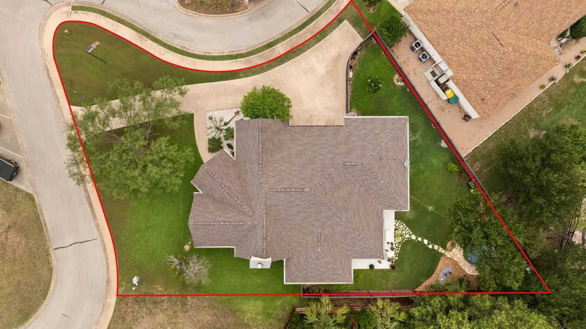 813 Lacey Oak Circle, Marble Falls, TX 78654 - Image #1