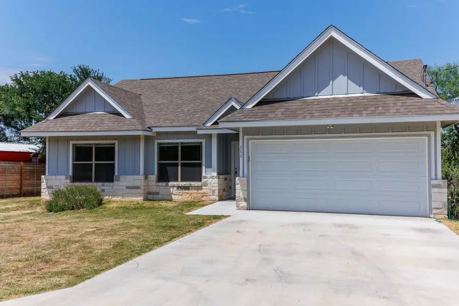 111 E Mesquite Drive, Granite Shoals, TX 78654-0000 - Image #2