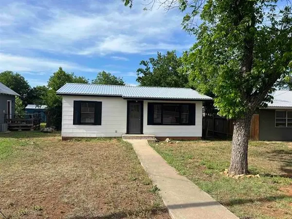 205 W Ollie, Llano, TX 78643-0000