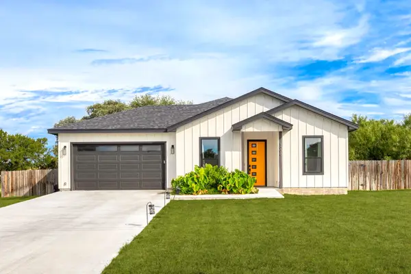 1008 Naumann Drive, Granite Shoals, TX 78654-2433