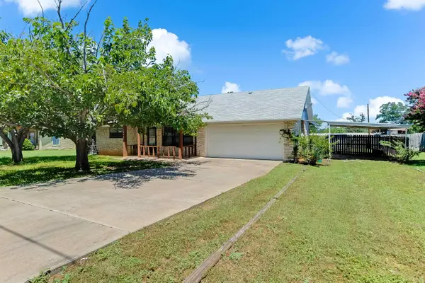 1008 Wright Street, Llano, TX 78643