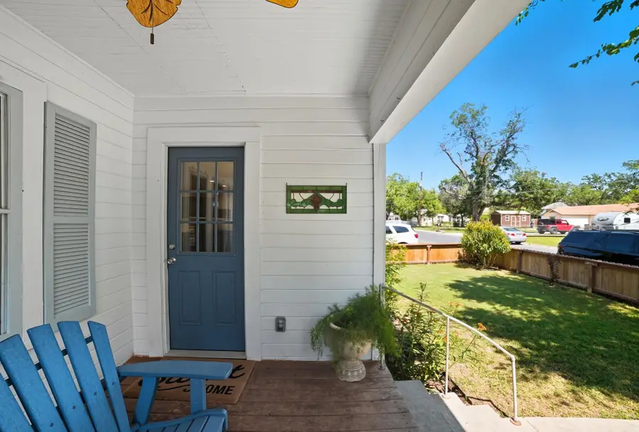 508 S Vandeveer St, Burnet, TX 78611 - Image #3