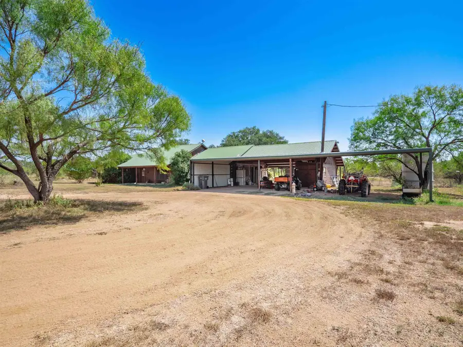 234 E Flag Creek Ranch Road, Llano, TX 78643 - Image #2