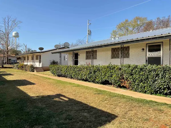 204 W Lampasas Street, Llano, TX 78643