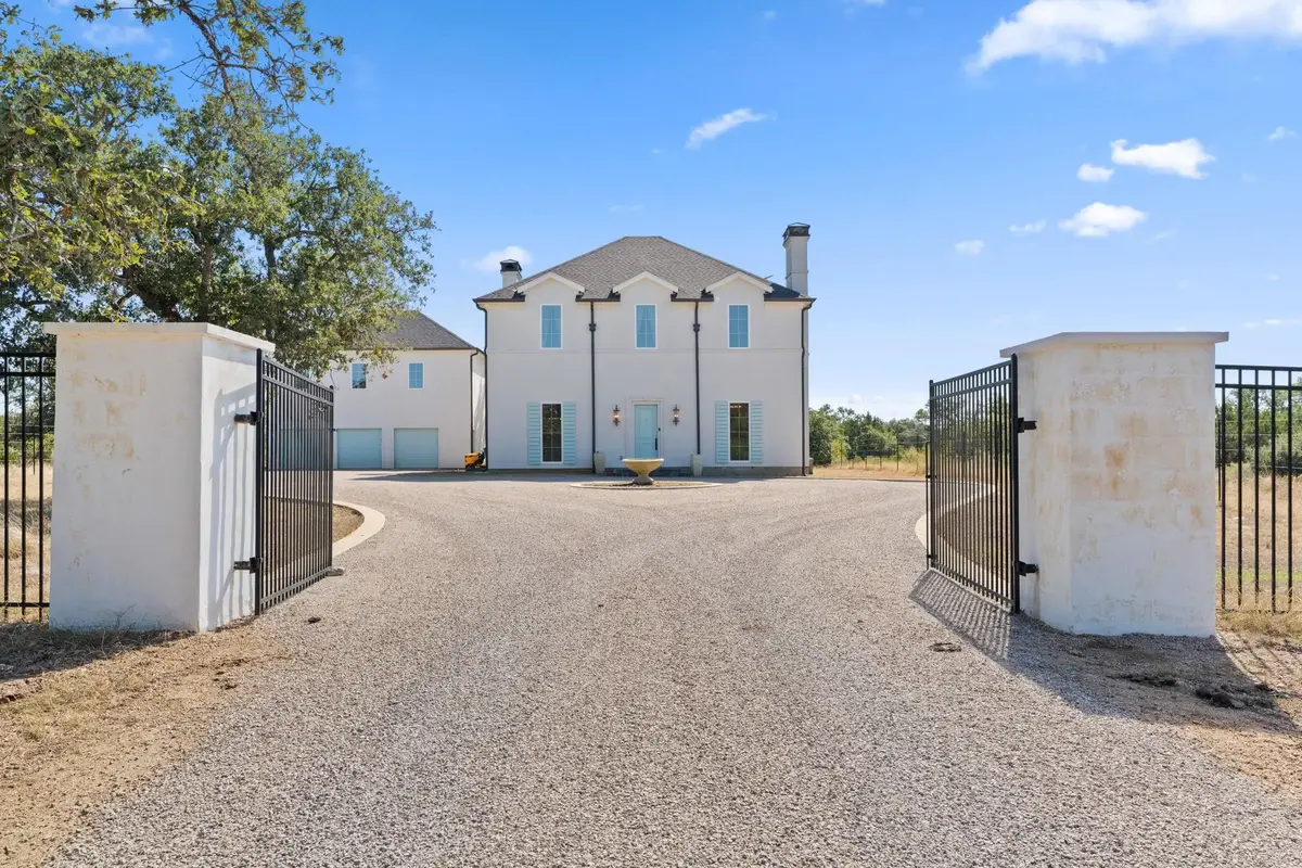 301 Twisted Oak Drive, Horseshoe Bay, TX 78657 - Image #1