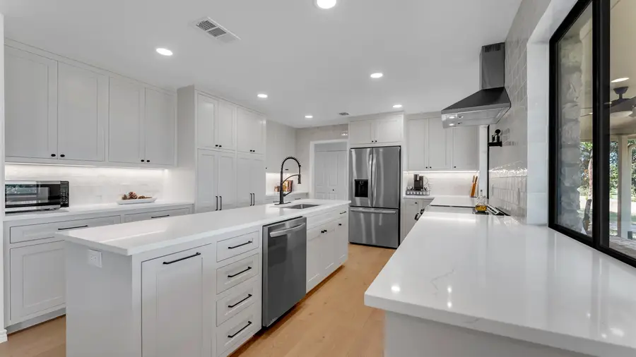 113 W Bluebonnet Road, Horseshoe Bay, TX 78657 - Image #2