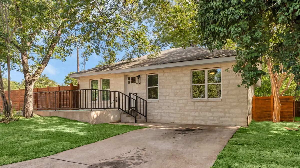 209 E Kerr Street, Burnet, TX 78611 - Image #1