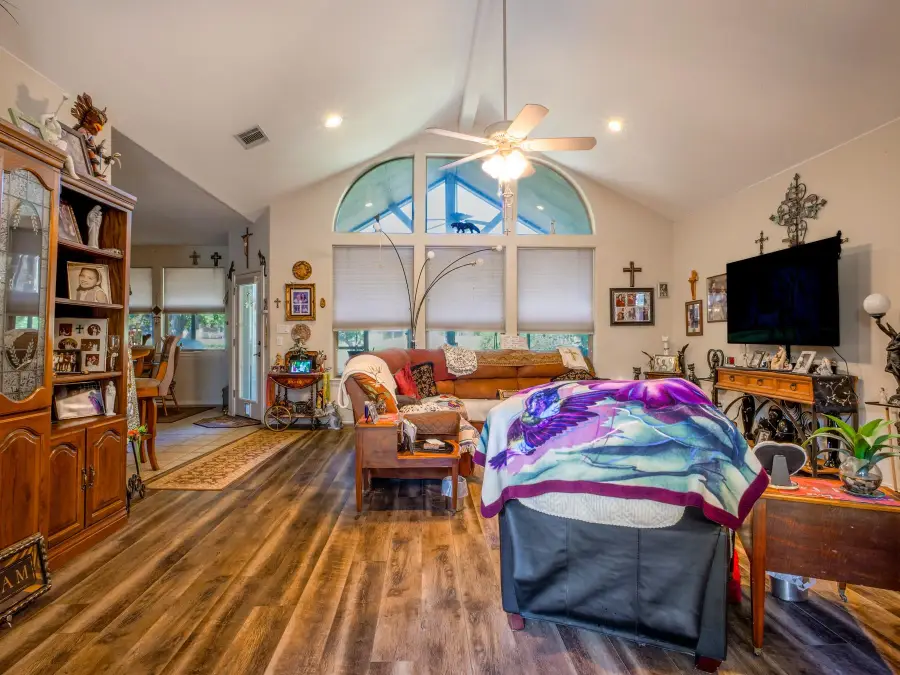 120 Meadowlakes Drive, Meadowlakes, TX 78654 - Image #3