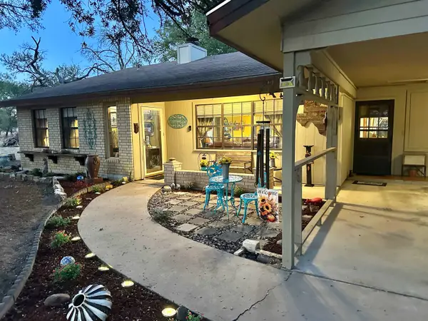 106 Redbird Street, Highland Haven, TX 78654