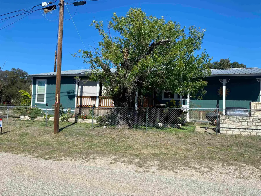 301 E Castlebriar, Granite Shoals, TX 78654 - Image #2