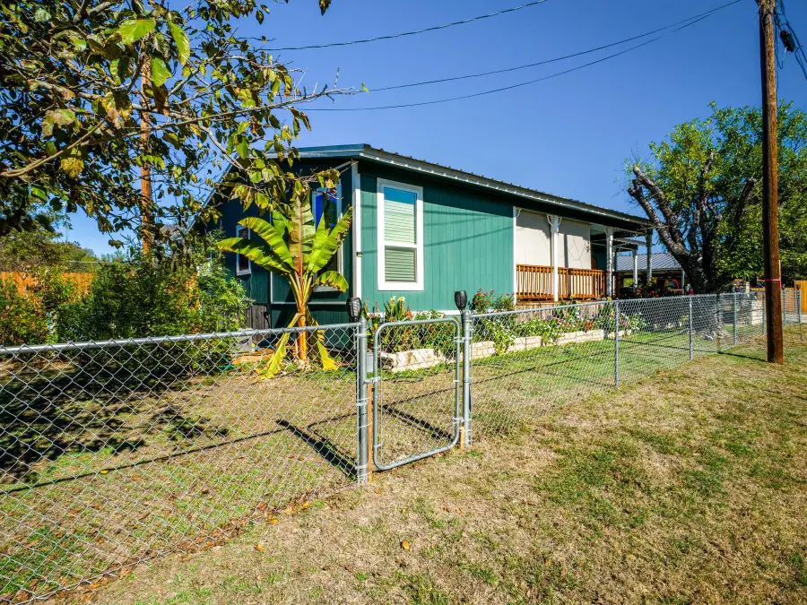 301 E Castlebriar, Granite Shoals, TX 78654 - Image #3