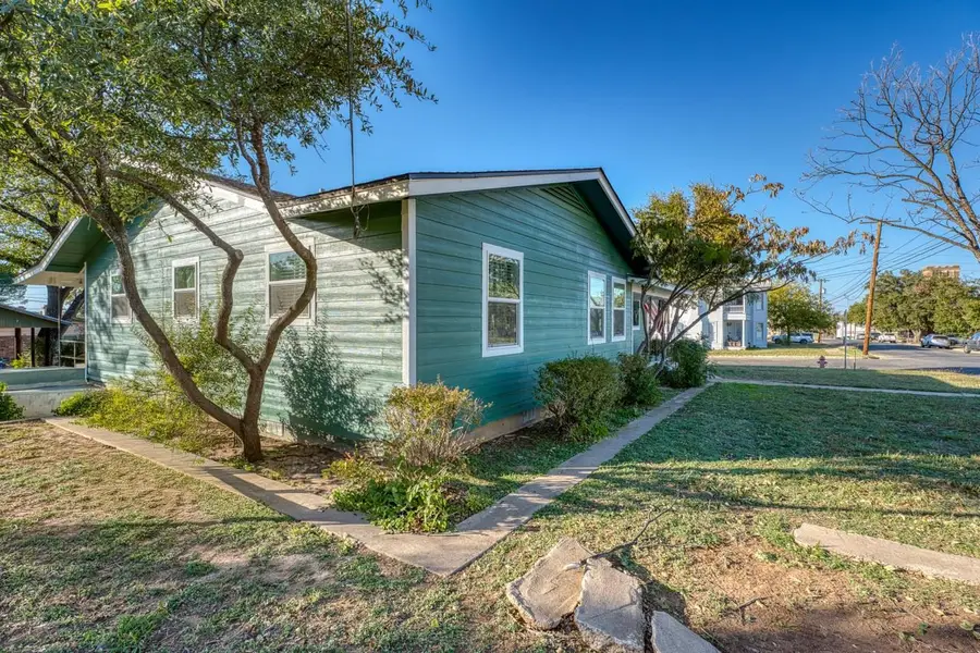 901 Wright Street, Llano, TX 78643 - Image #2