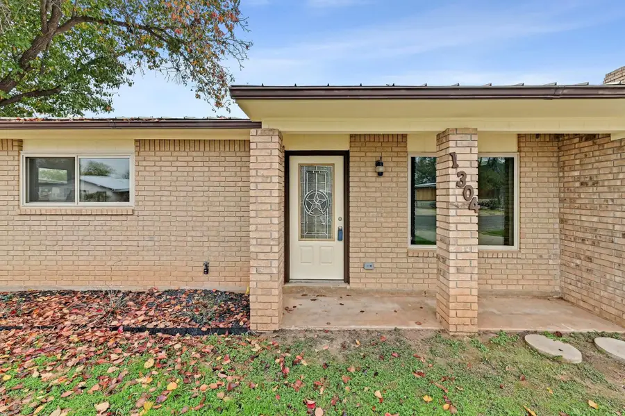 1304 E Luce Street, Llano, TX 78643 - Image #3