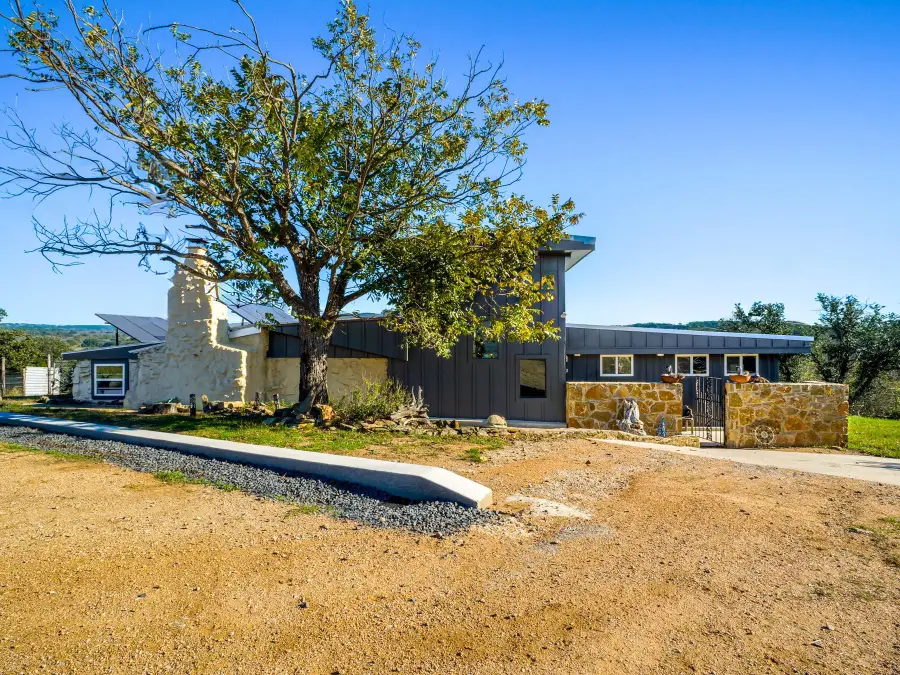 307 S Oak Lane, Burnet, TX 78611 - Image #2