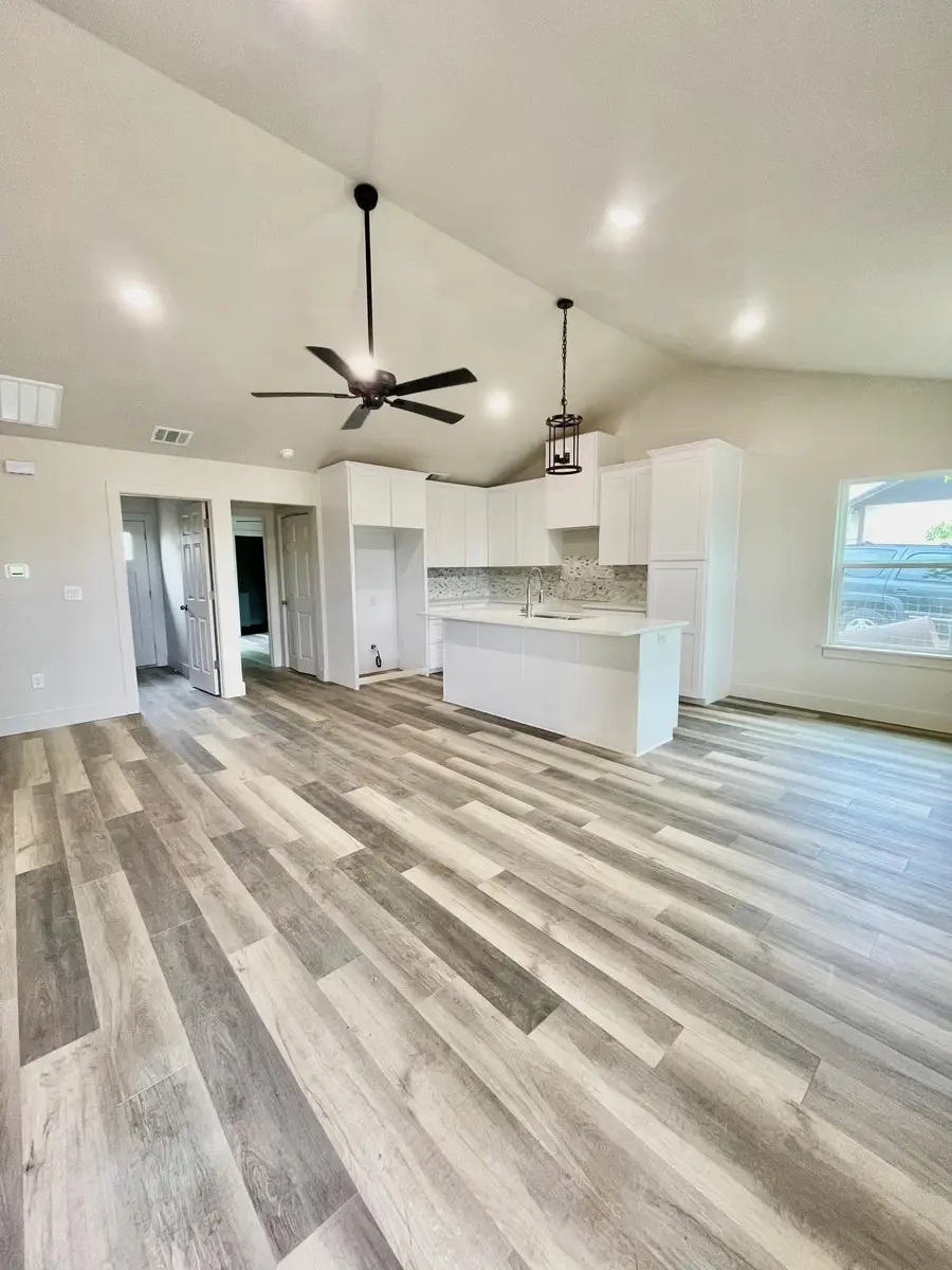 806 E Brown Street, Llano, TX 78643 - #2