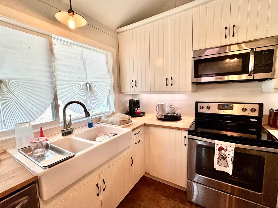 402 Laurel Ln, Burnet, TX 78611 - Image #2