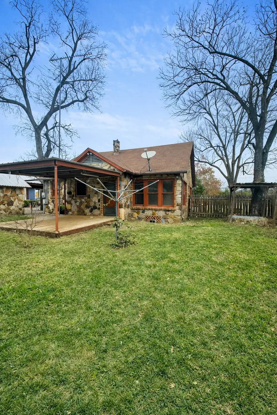 206 E Sandstone, Llano, TX 78643-9999 - #2