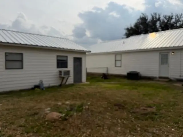 605 E College, Llano, TX 78643 - Image #3