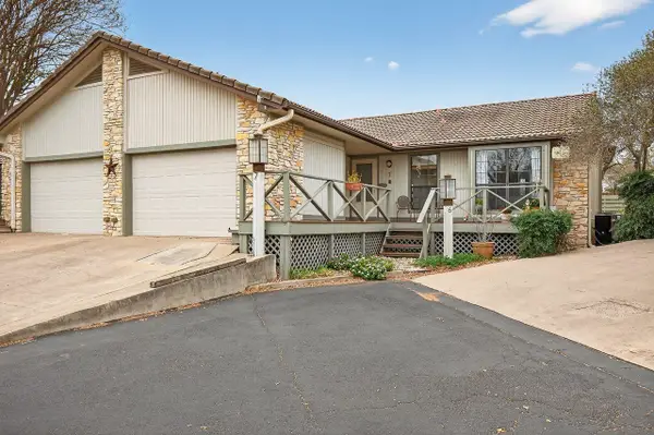 104 S Big Spur, Horseshoe Bay, TX 78657