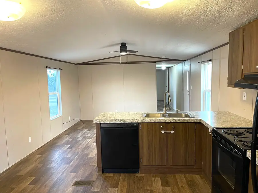 802 Collins, Llano, TX 78643 - Image #3