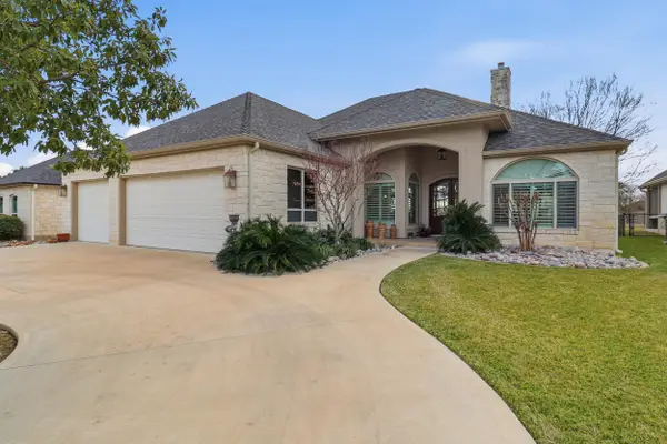 425 St. Andrews, Meadowlakes, TX 78654