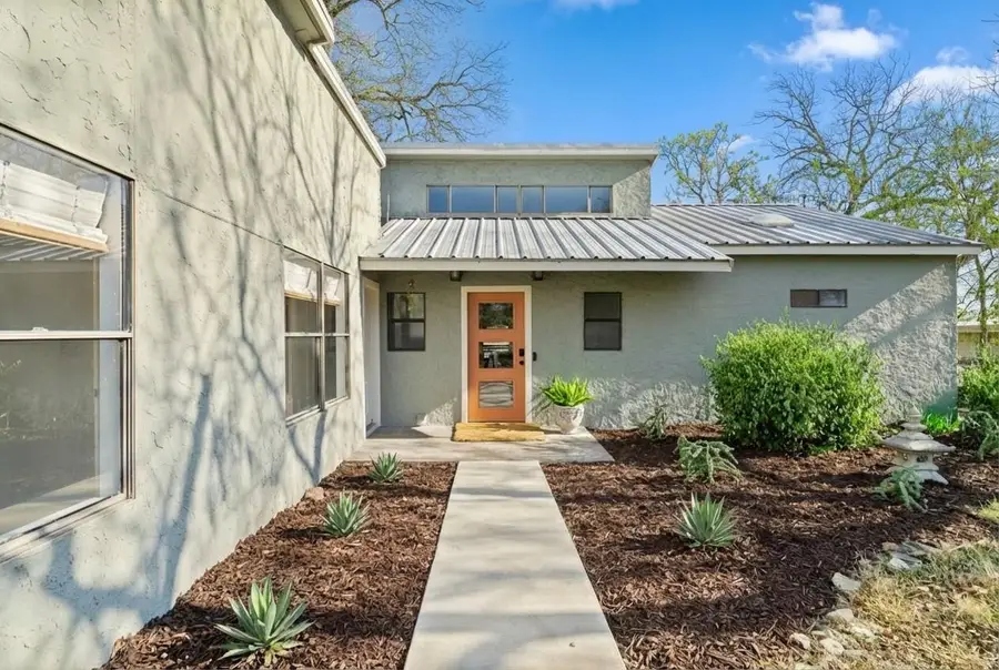 3721 Lakeview Dr, Cottonwood Shores, TX 78657 - Image #2