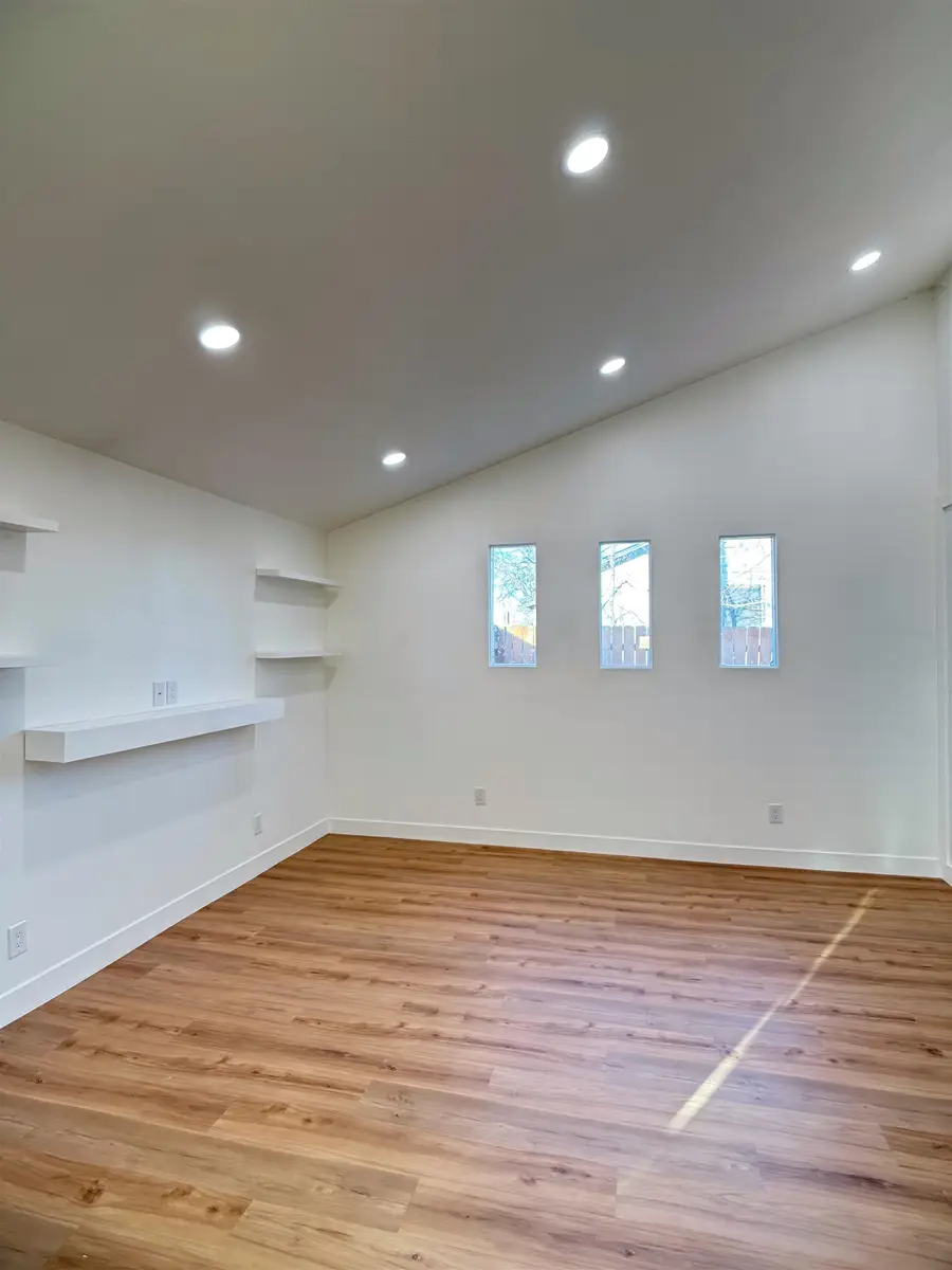 409 Avenue R, Marble Falls, TX 78654 - Image #2