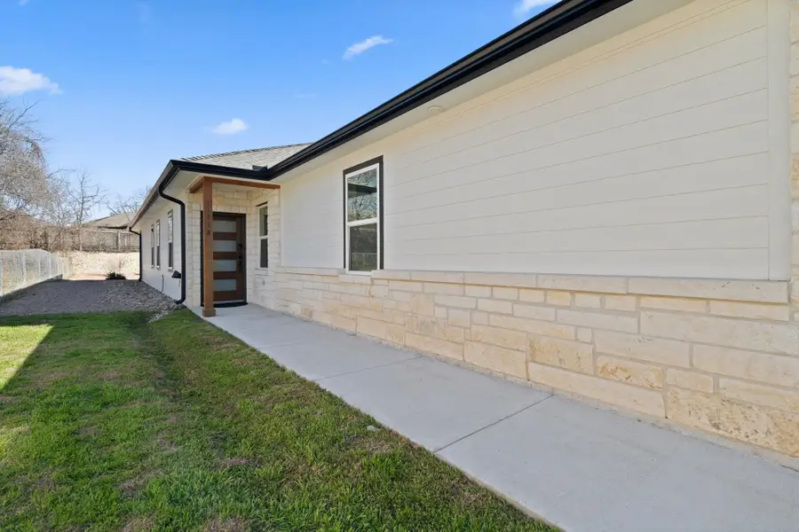 1111 A Cedar Dr, Marble Falls, TX 78654 - #2